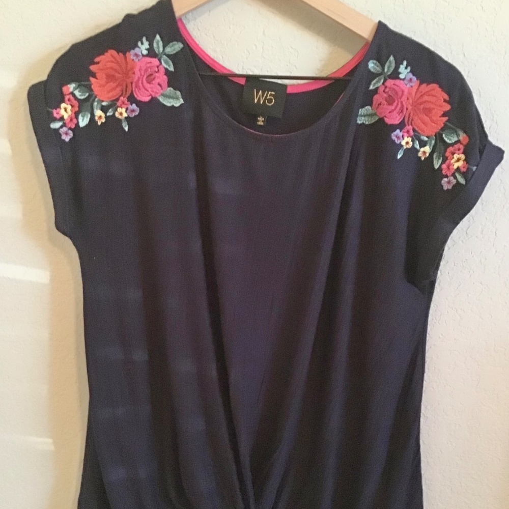 W5 navy blue top